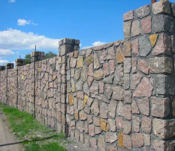 Заборы из камня и кирпича в Нижнем Новгороде под ключ