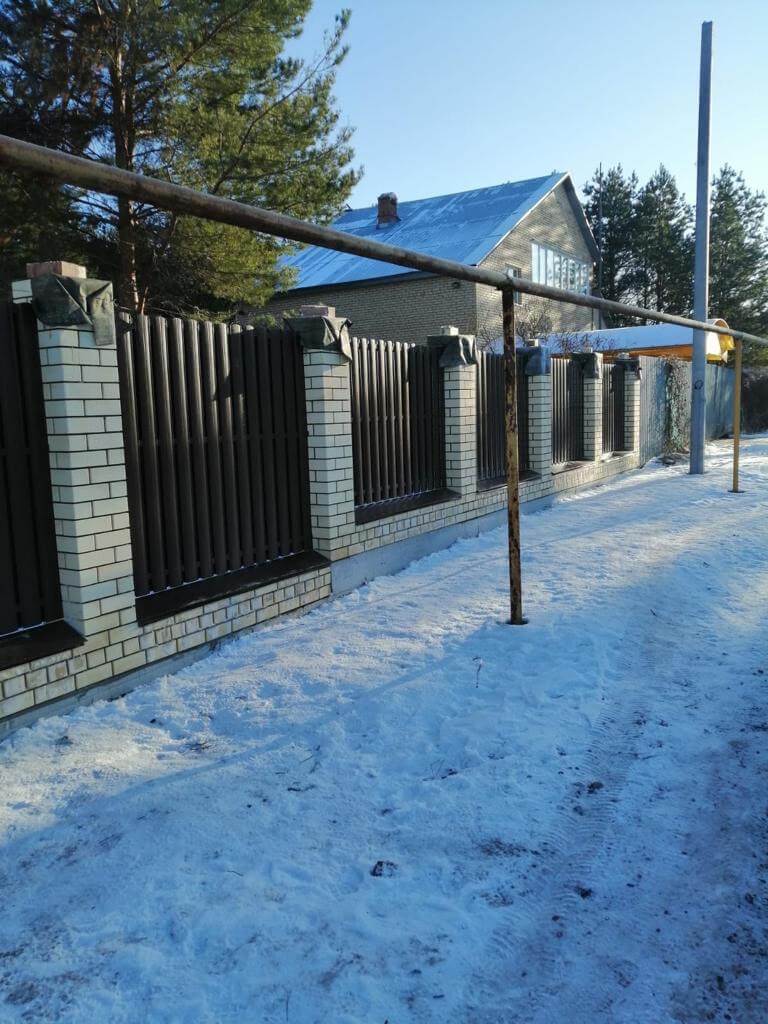 Забор из штакетника RAL8017 Шоколад в Нижнем Новгороде