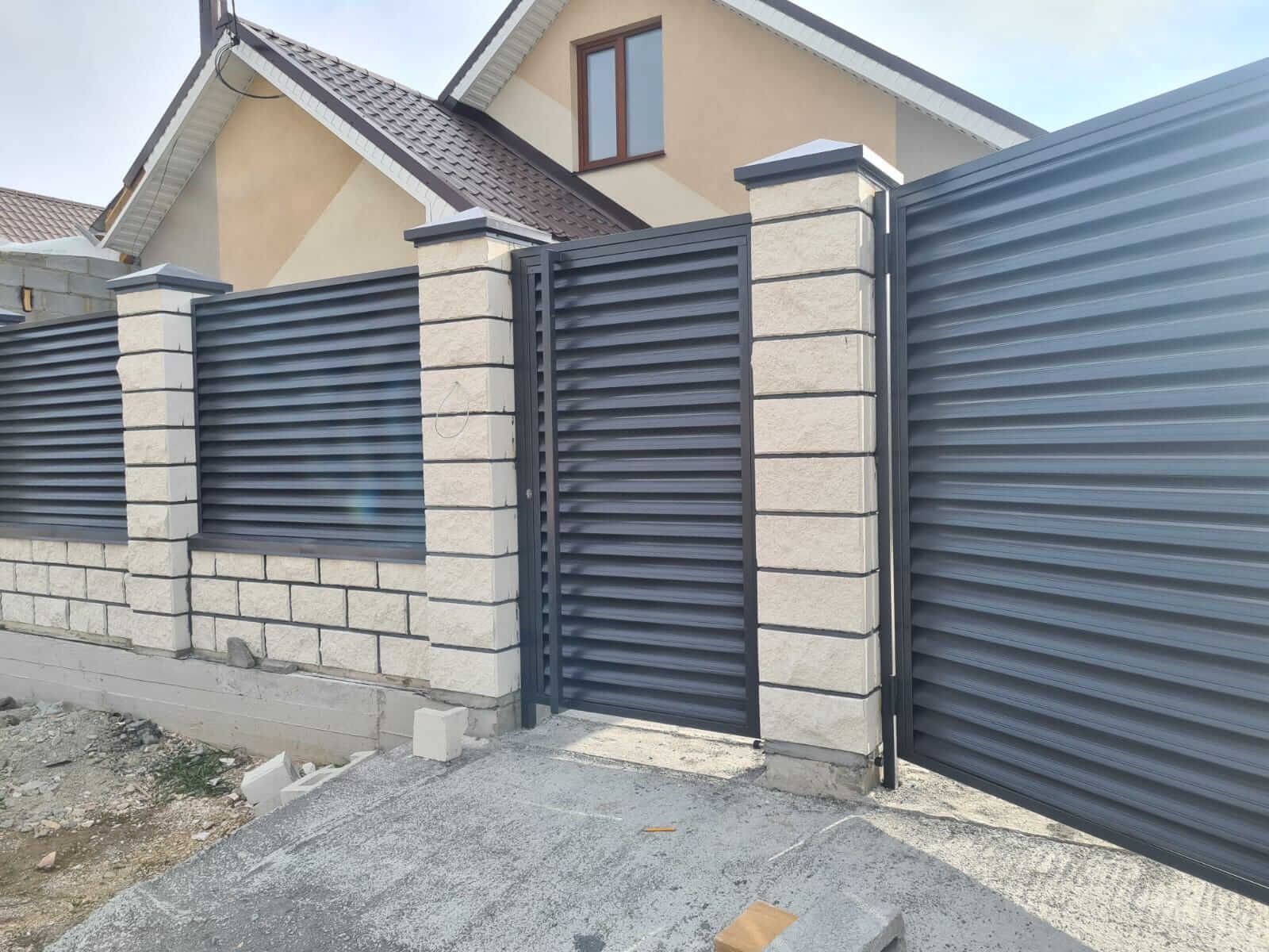 Забор из ламелей Еврожалюзи 38м RAL7024/7024 Серый Графит двусторонний фото 1 в Нижнем Новгороде