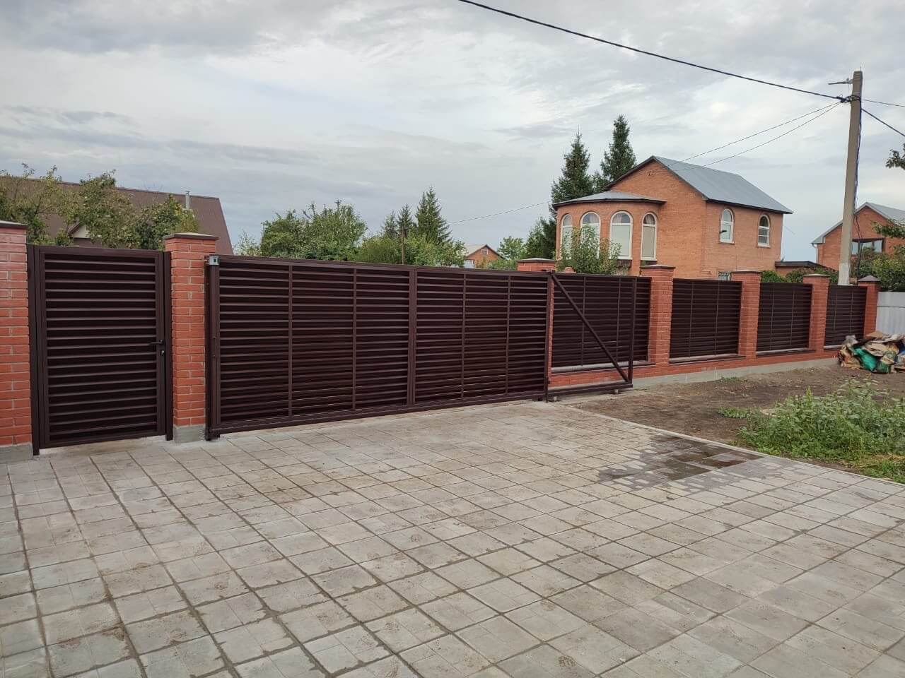 Забор из ламелей Еврожалюзи 28м RAL8017/8017 Шоколад двусторонний фото 3 в Нижнем Новгороде