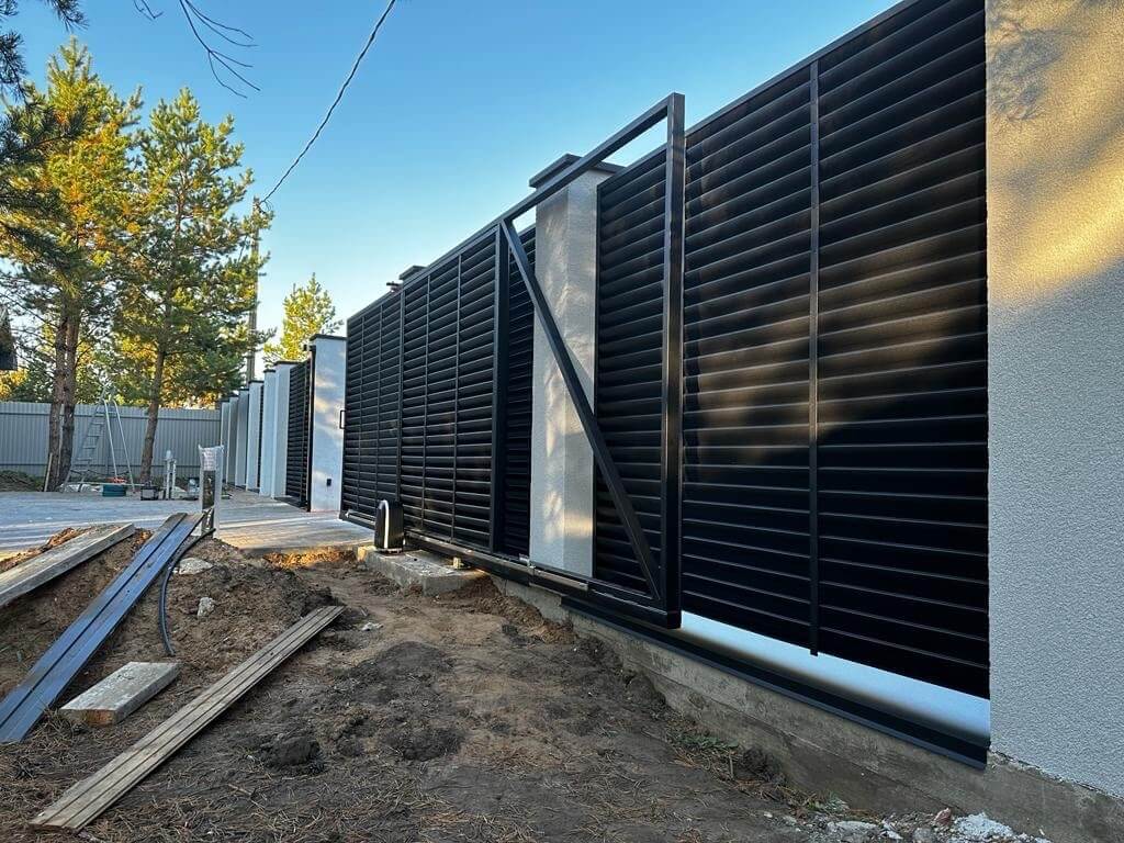 Забор-жалюзи 18м RAL9005/9005 Черный двухсторонний МАТТЕ фото 1 в Нижнем Новгороде