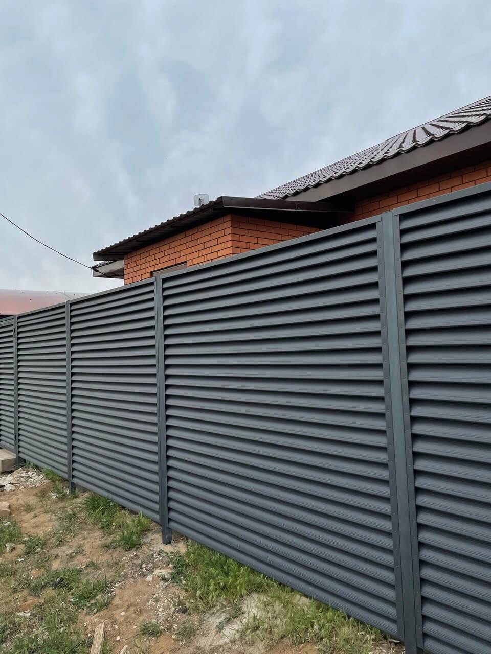 Забор из ламелей еврожалюзи 24м RAL7024 Серый Графит МАТТЕ в Нижнем Новгороде