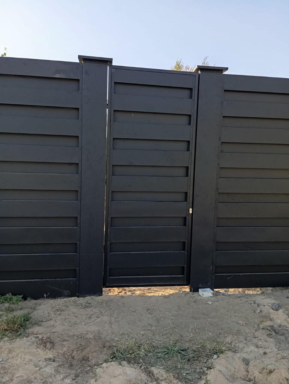 Забор-ранчо из металлопланкена 37м RAL9005 Черный МАТТЕ фото 3 в Нижнем Новгороде