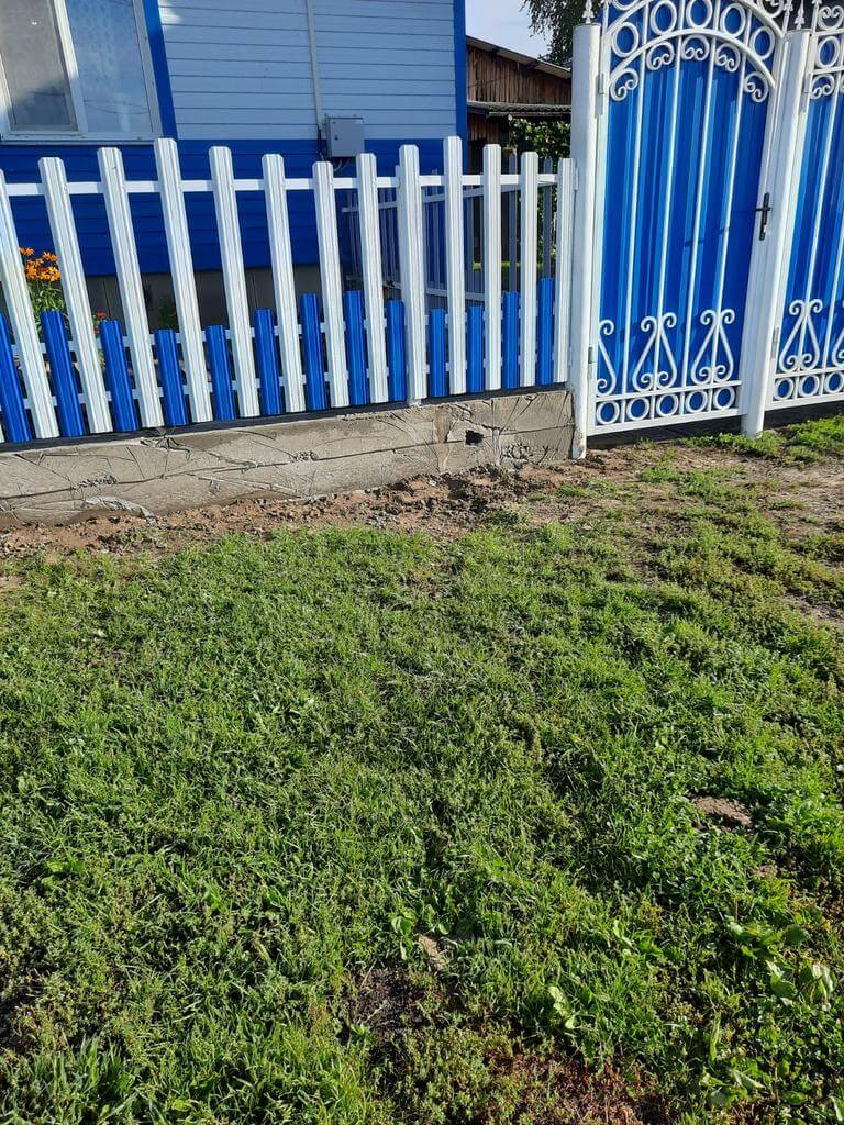 Забор из евроштакетника 14м RAL9003 Белый, RAL5005 Синий Сигнал фото 2 в Нижнем Новгороде