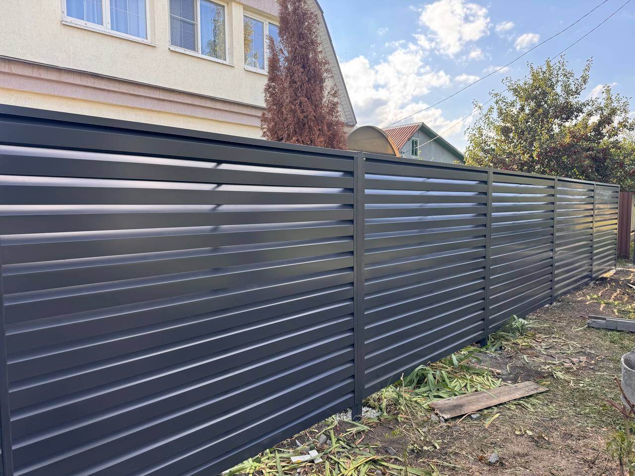 Забор-жалюзи из ламелей Хай-Тек 26м RAL7024/7024 Серый Графит двусторонний в Нижнем Новгороде
