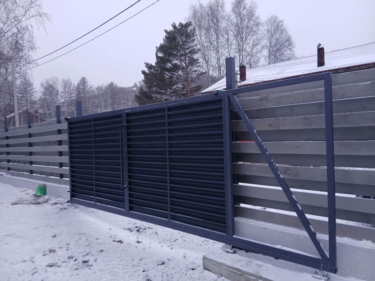 Входная группа из ламелей Хай-Тек RAL7024/7024 Серый Графит двусторонний МАТТЕ фото 4 в Нижнем Новгороде