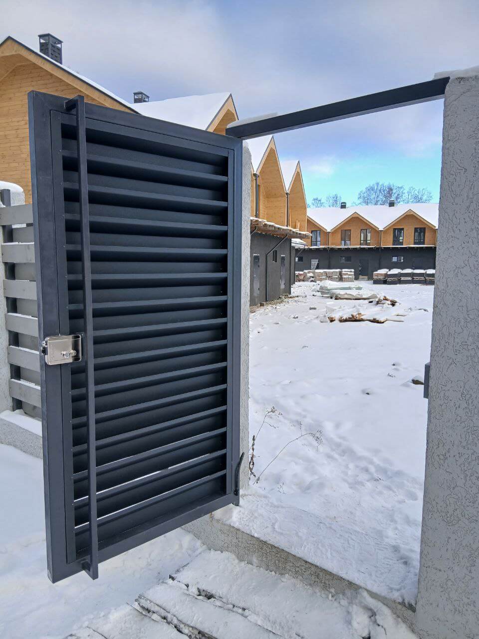 Входная группа из ламелей Хай-Тек RAL7024/7024 Серый Графит двусторонний МАТТЕ фото 21 в Нижнем Новгороде
