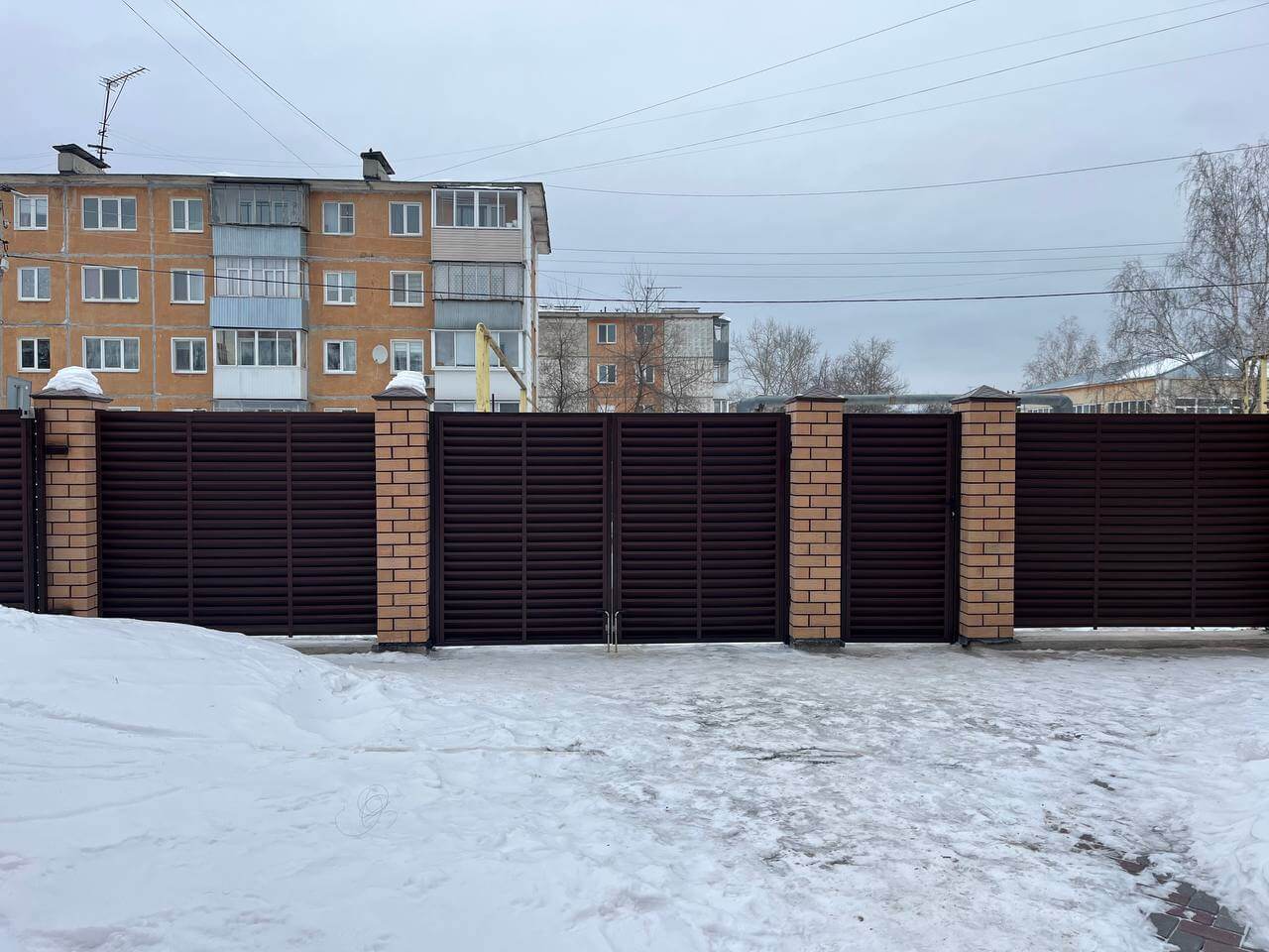 Забор-жалюзи из ламелей ЭКО-Z 87м RAL8017/8017 Шоколад двусторонний МАТТЕ фото 1 в Нижнем Новгороде