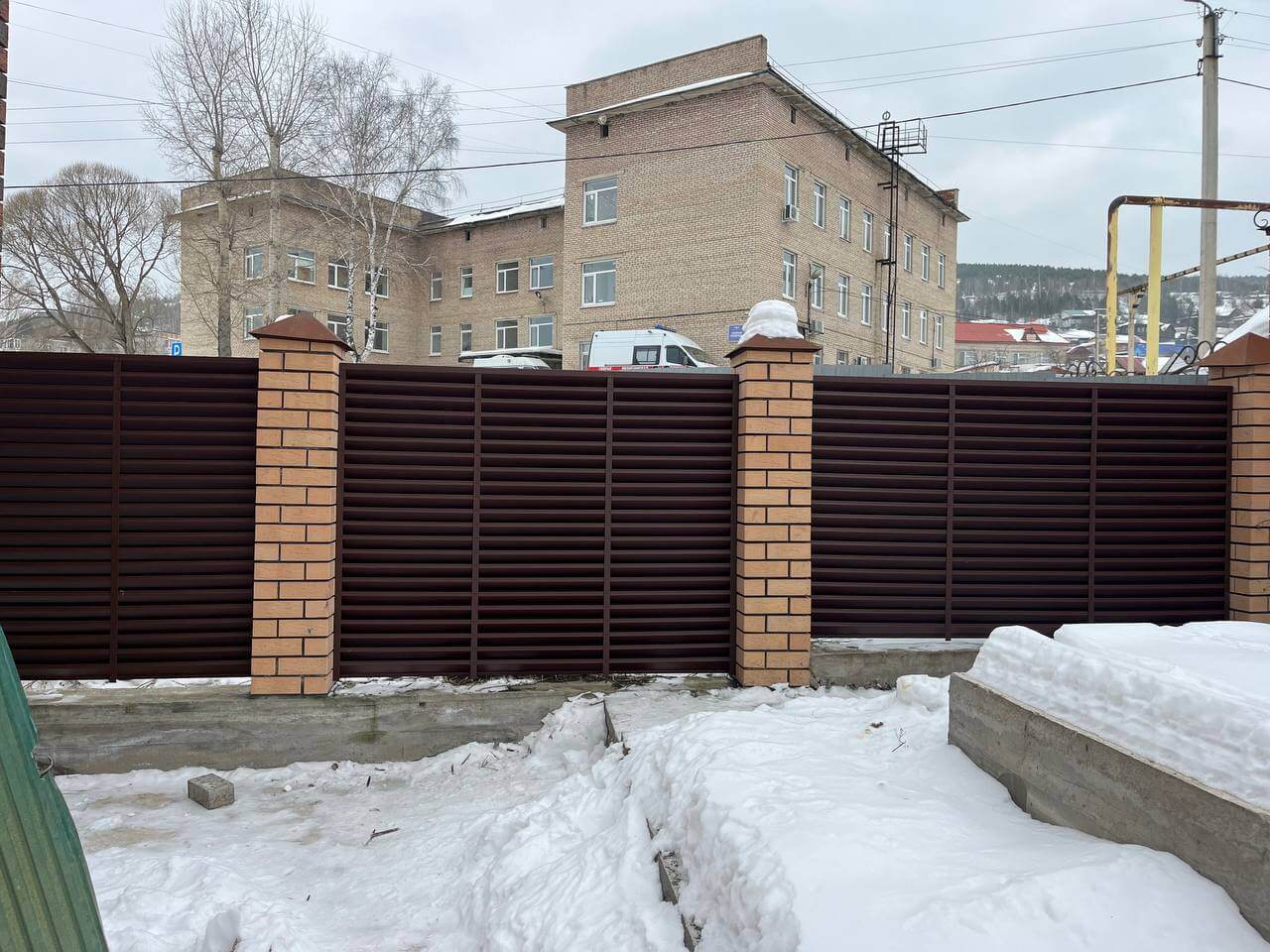 Забор-жалюзи из ламелей ЭКО-Z 87м RAL8017/8017 Шоколад двусторонний МАТТЕ фото 16 в Нижнем Новгороде