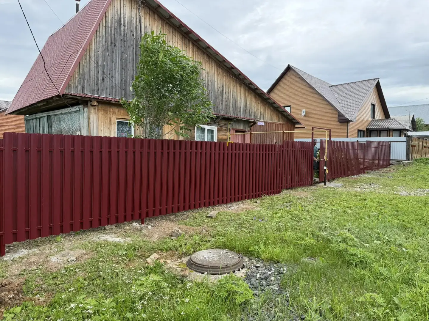 Забор из евроштакетника 24м RAL3005/3005 Красное Вино двусторонний фото 3 в Нижнем Новгороде