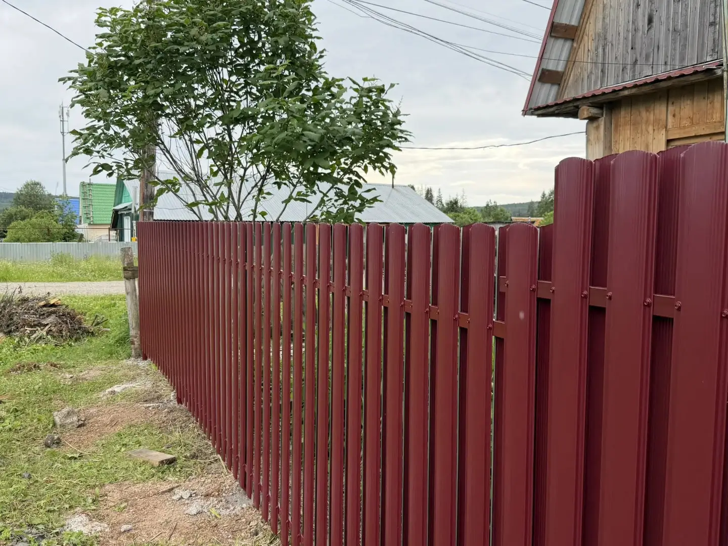 Забор из евроштакетника 24м RAL3005/3005 Красное Вино двусторонний фото 2 в Нижнем Новгороде