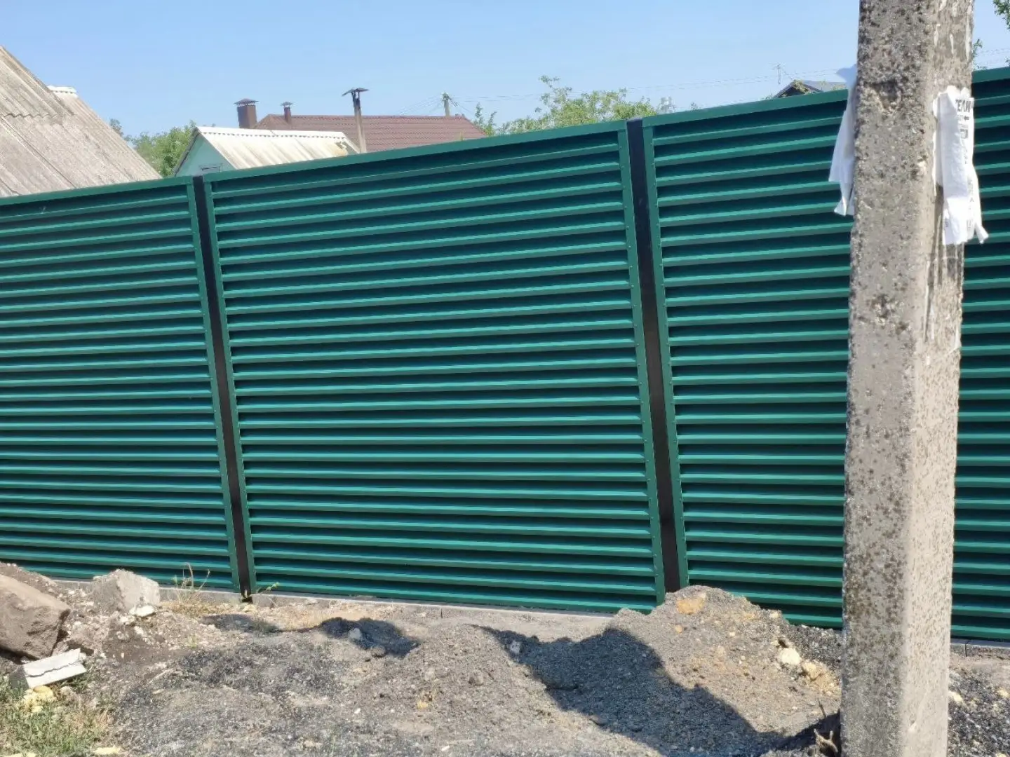 Забор-жалюзи из ламелей ЭКО-Z 24м RAL6005 Зеленый Мох фото 1 в Нижнем Новгороде